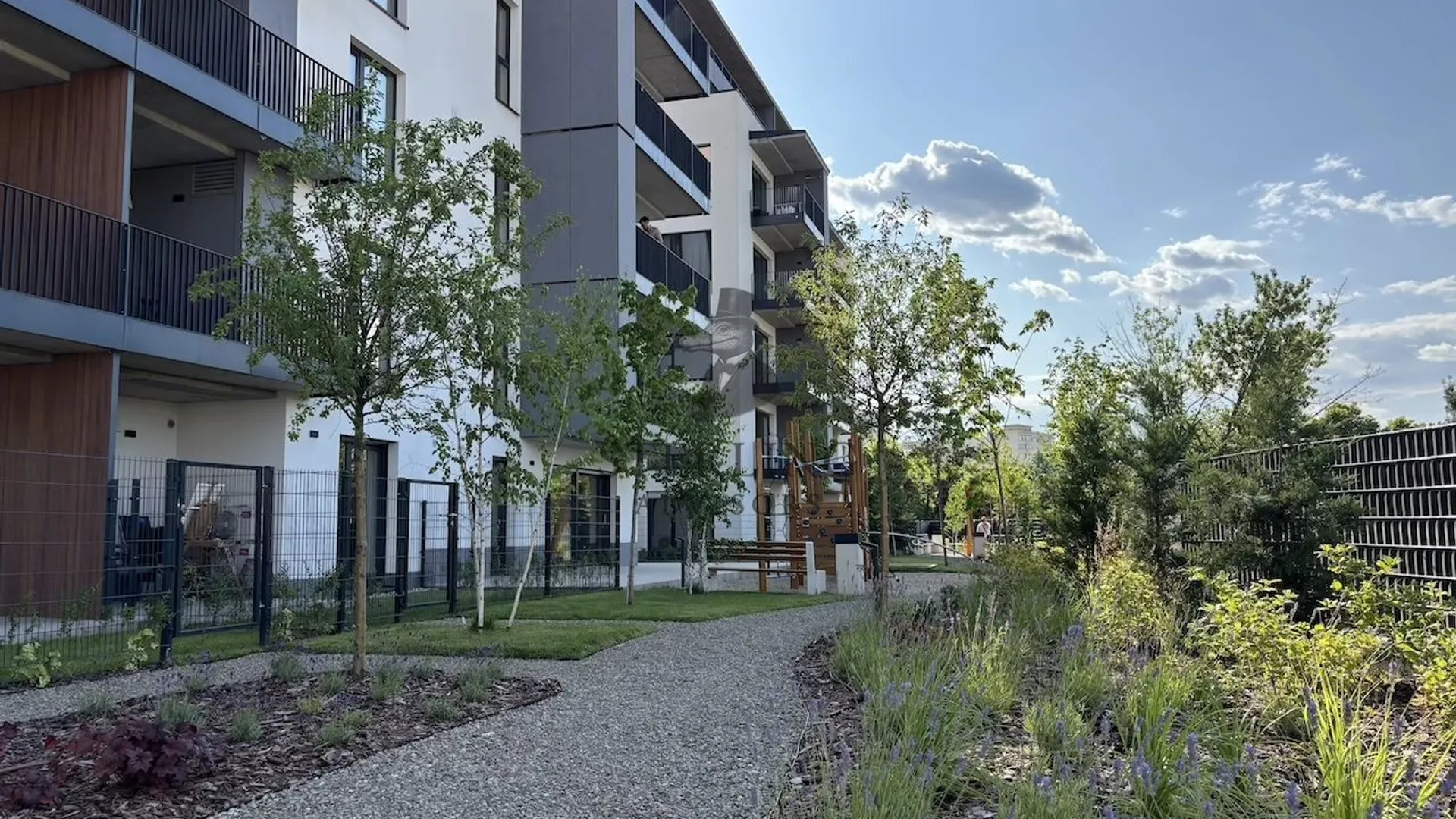 Quartier Azuga, 2 camere mobilat si utilat complet, loc parcare inclus