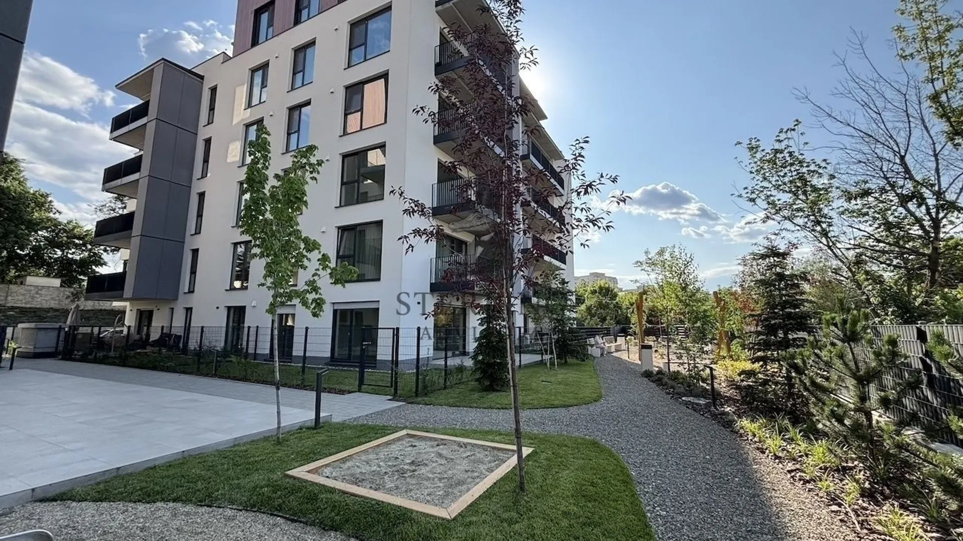 Quartier Azuga, 2 camere mobilat si utilat complet, loc parcare inclus 2
