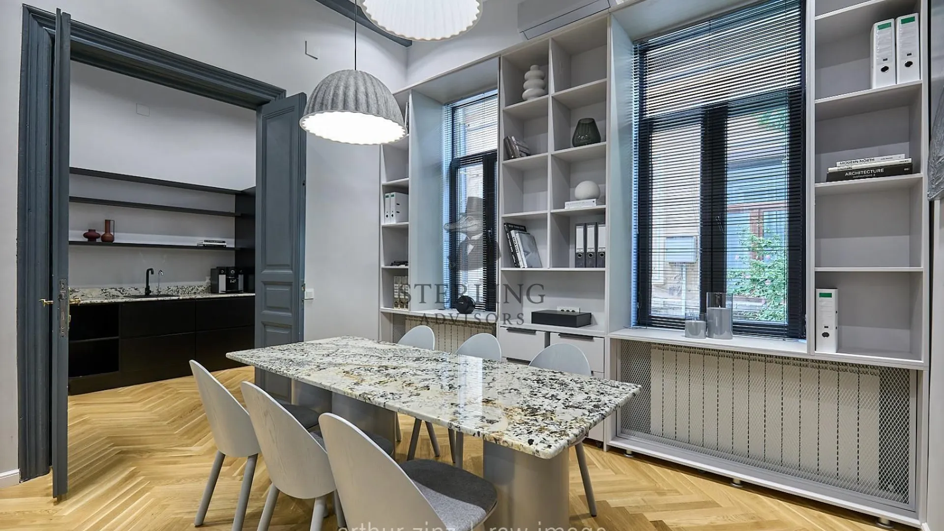 Birou utilat la cheie - imobil consolidat 23