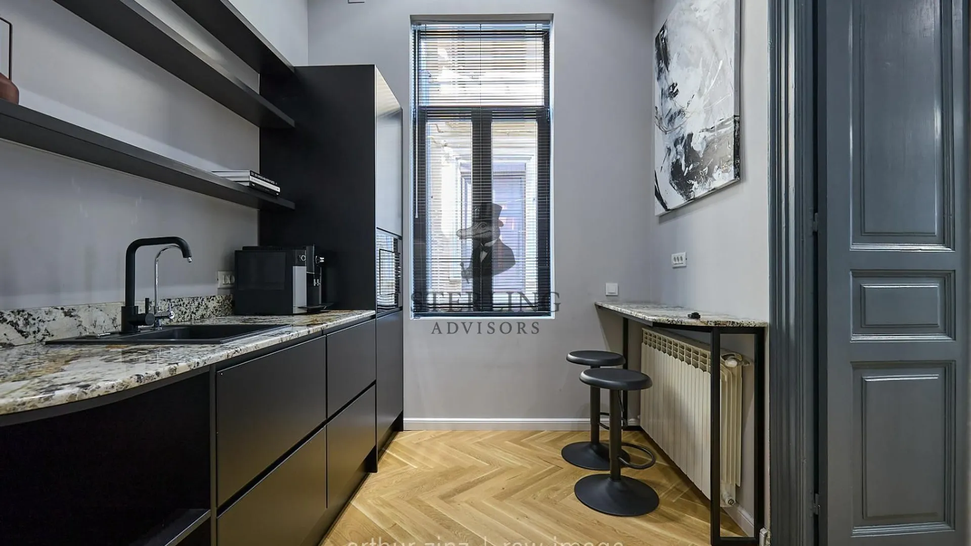 Birou utilat la cheie - imobil consolidat 24