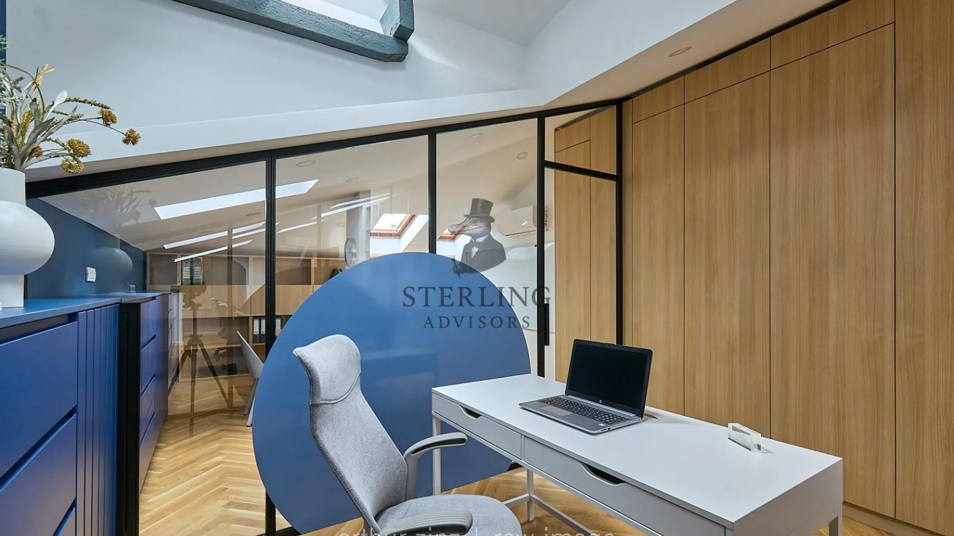 Birou utilat la cheie - imobil consolidat 4