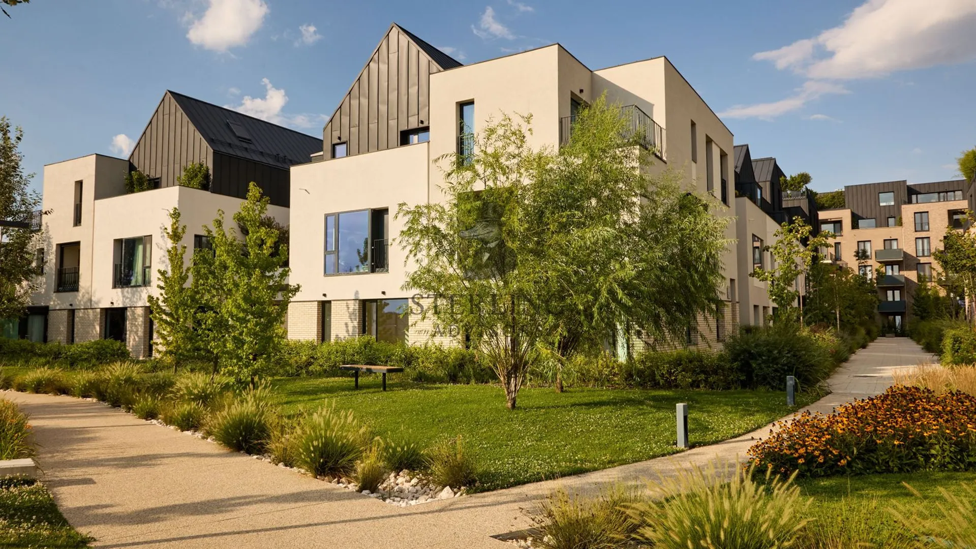 Townhouse cu 5 camere in ansamblu cu piscina si facilitati 2