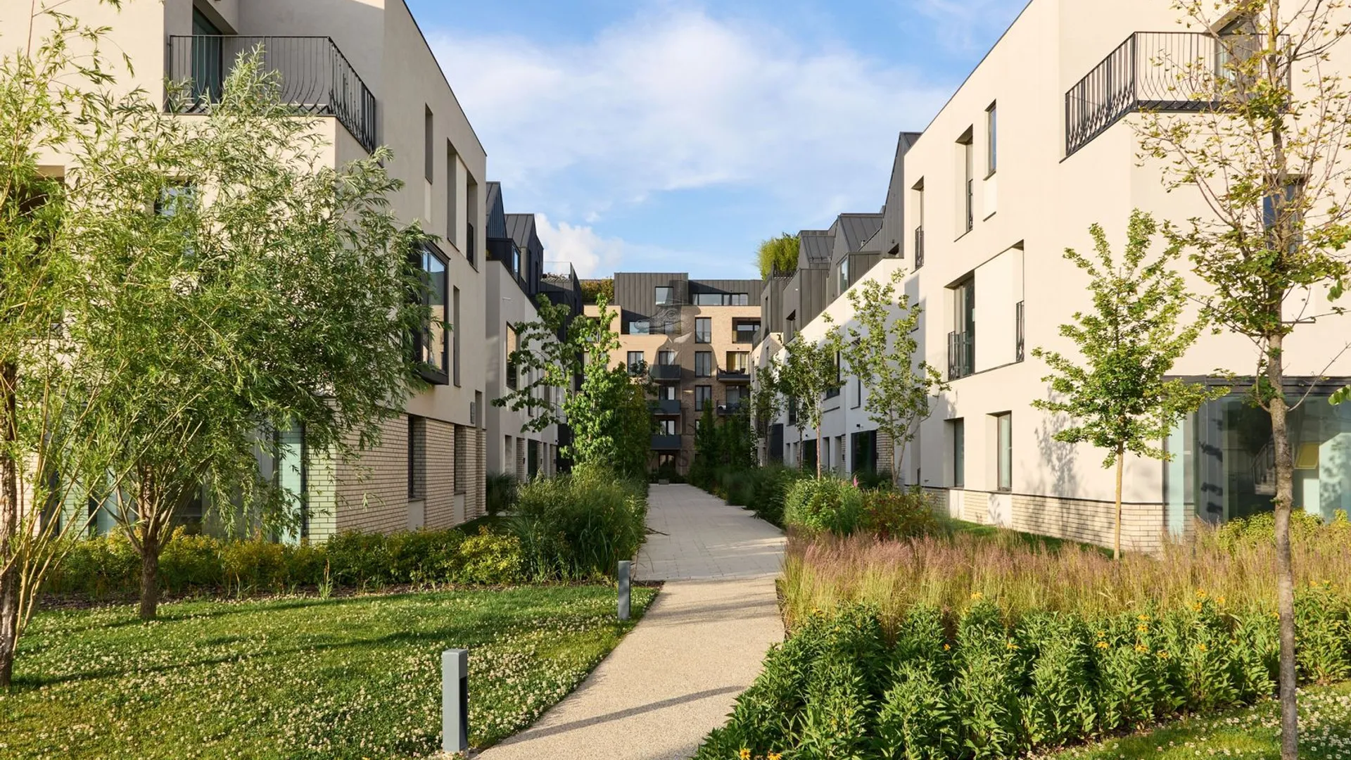 Townhouse cu 5 camere in ansamblu cu piscina si facilitati 11