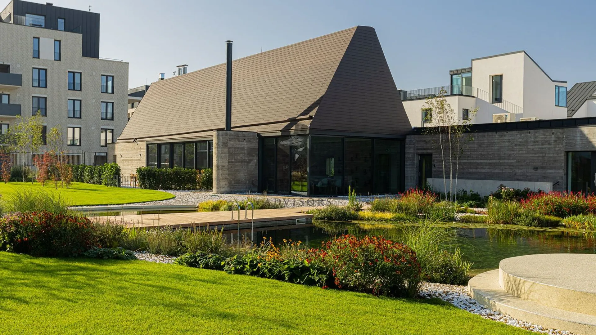 Townhouse cu 5 camere in ansamblu cu piscina si facilitati 5