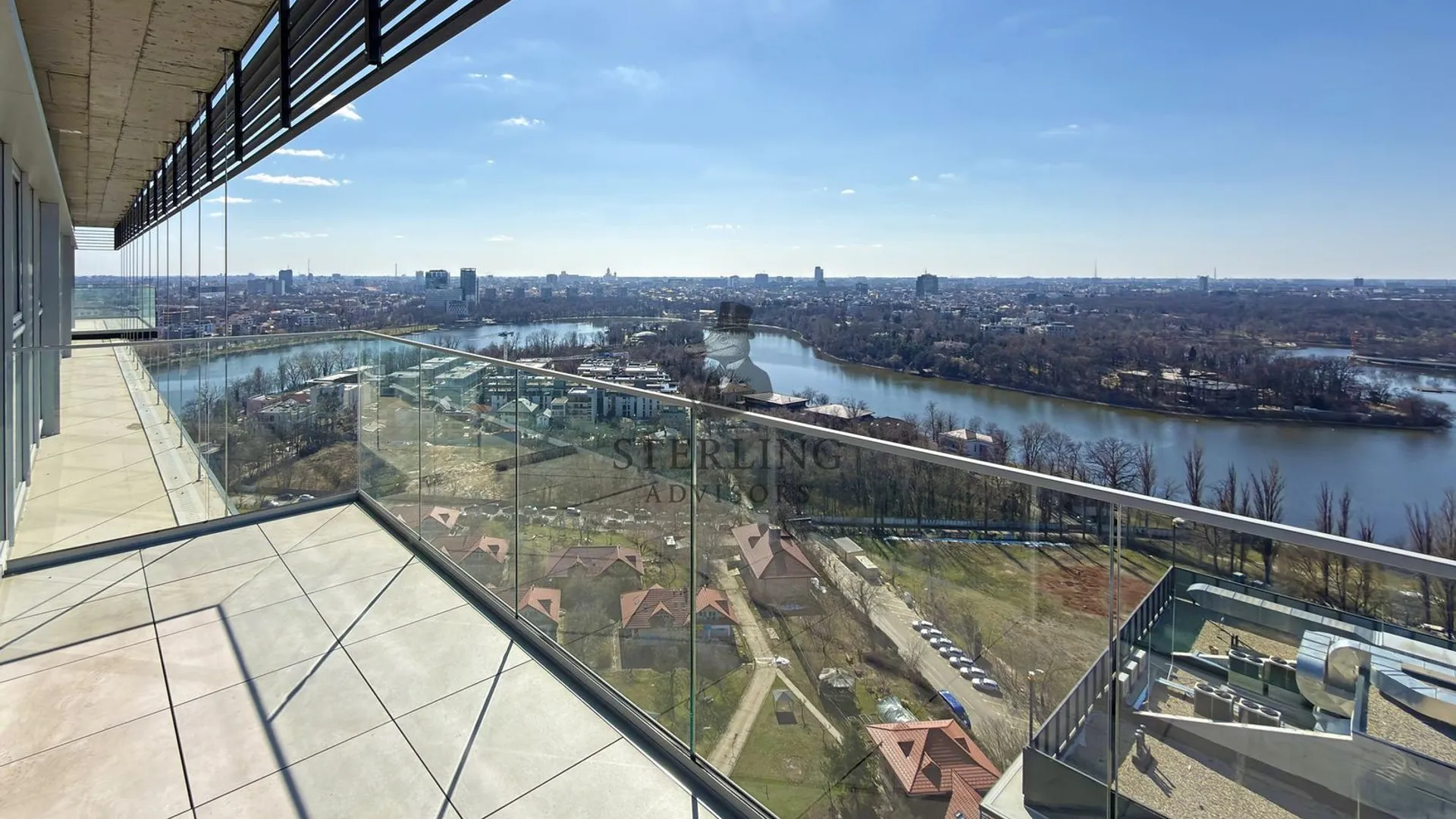 UP-site - apartament spatios cu vedere panoramica spre parc si lac 4