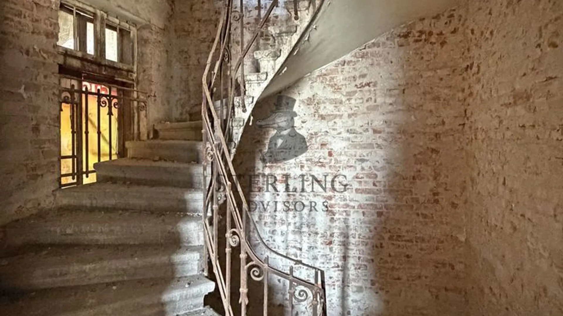 Imobil versatil, 1000 mp, pretabil conversie hotel sau apartamente 24